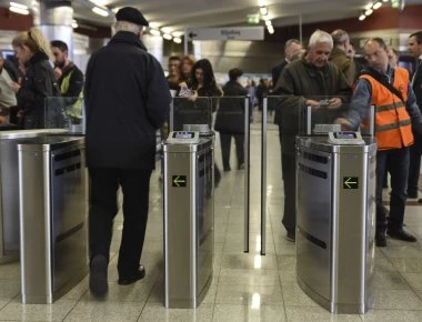Κλείνουν οριστικά οι μπάρες σε μετρό και ηλεκτρικό